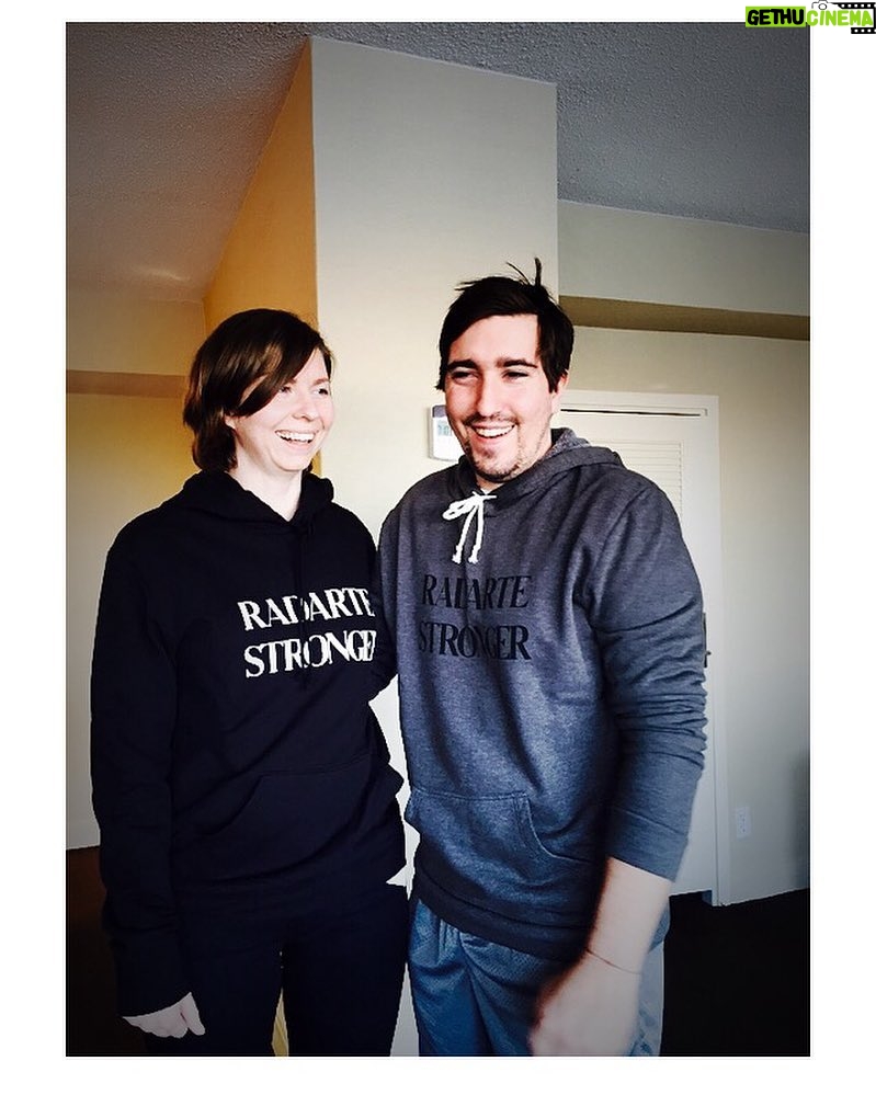Kirsten Dunst Instagram - The incredible #jeffbauman #erinbauman #marathonmonday #stronger @rodarte @nina.clare