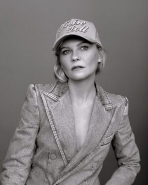 Kirsten Dunst Instagram - She won't be typecast. Or fawn over superhero films. Thirty-five years into her career, Kirsten Dunst has learnt to block out the bullshit and focus on the art. For #GQHype, she sets the record straight: “It’s not hard to get roles, I just don’t want to work on things because most things aren’t very good. Let’s just call a spade a spade here.” Link in bio. 

Written by @benappetit1
Photography by @thomaswhiteside
Styling by @seanknight
Tailoring by @markoguillen
Hair by @owengould
Makeup by @melaniemakeup
Nails by @nails_by_yoko