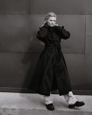 Kirsten Dunst Instagram - She won't be typecast. Or fawn over superhero films. Thirty-five years into her career, Kirsten Dunst has learnt to block out the bullshit and focus on the art. For #GQHype, she sets the record straight: “It’s not hard to get roles, I just don’t want to work on things because most things aren’t very good. Let’s just call a spade a spade here.” Link in bio. 

Written by @benappetit1
Photography by @thomaswhiteside
Styling by @seanknight
Tailoring by @markoguillen
Hair by @owengould
Makeup by @melaniemakeup
Nails by @nails_by_yoko