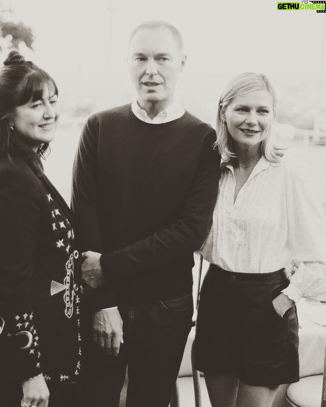 Kirsten Dunst Instagram - Candid photos from our @observedbyus X @coach launch event! 📸 @petewillyams @stuartvevers @kirsten #coach #observedbyus #observedbyusxcoach #collaboration #kirstendunst #jessicaherschko Sunset Tower Hotel