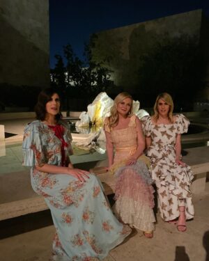 Kirsten Dunst Instagram - Honored to present my friends @kateandlauramulleavy with the @instylemagazine Designer of the Year Award. #3women