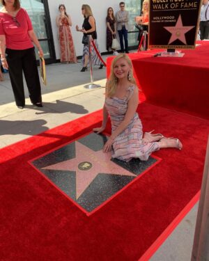 Kirsten Dunst Instagram - Well, I got it! #lisakudrow
