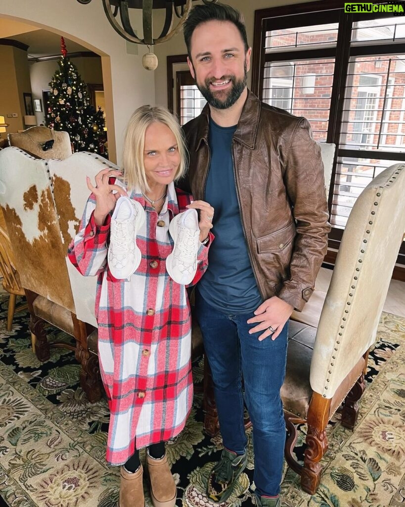 Kristin Chenoweth Instagram - A Christmas well spent 🎄 Blessed beyond. Sending love to you & yours!! Merry Christmas!!