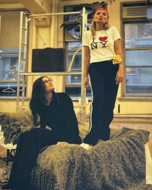 Kristin Chenoweth Instagram - POP-U-LAR ✨💖🪄
#Popular rehearsals… many many moons ago. Having the best time on this trip down memory lane. One week until it’s officially #Wicked20!! 
@idinamenzel @wicked_musical