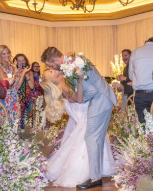 Kristin Chenoweth Instagram - best day of 2023, best day ever 🤍

📸: @dalebenfield
