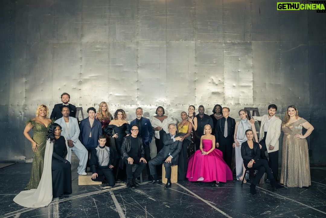 Kristin Chenoweth Instagram - we all love you endlessly, @wickedschwartz 💗 look at the impact you’ve had!! Photographed by Emilio Madrid @emiliomadrid Evan Zimmerman @evzmm Jenny Anderson @jennyandersonphoto Celebrating @wickedschwartz Produced by @creativepartnersproductions Presented by @metopera #MetOpera The Metropolitan Opera