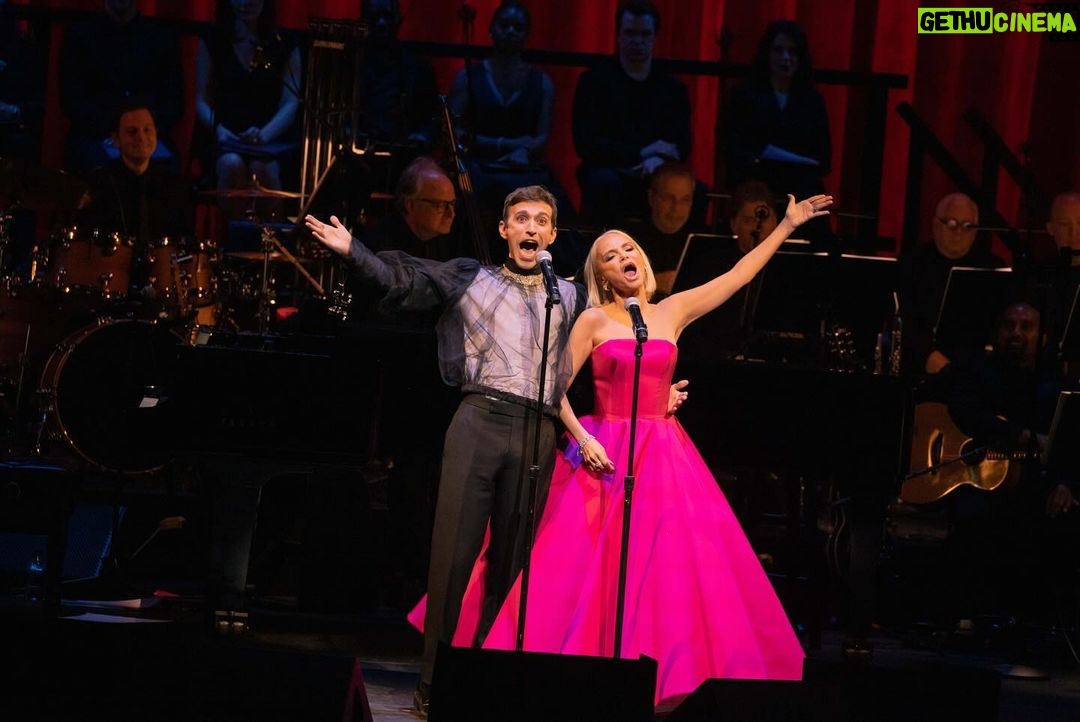Kristin Chenoweth Instagram - we all love you endlessly, @wickedschwartz 💗 look at the impact you’ve had!! Photographed by Emilio Madrid @emiliomadrid Evan Zimmerman @evzmm Jenny Anderson @jennyandersonphoto Celebrating @wickedschwartz Produced by @creativepartnersproductions Presented by @metopera #MetOpera The Metropolitan Opera