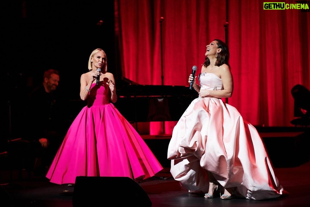 Kristin Chenoweth Instagram - In classical, there is control. In pop, there is freedom. It’s amazing when an artist has both control and freedom. That’s Shoshana. The real deal. I love you @shobean!!! 📸: @jennyandersonphoto @apollotheater @csiriano @brucewaynemua Apollo Theater, Harlem