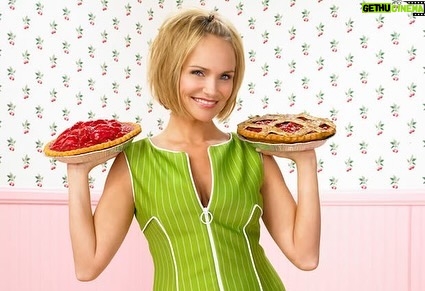 Kristin Chenoweth Instagram - Happy #piday, people!! 🥧 who misses Olive Snook as much as I do? 💚 #pushingdaisies