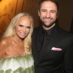 Kristin Chenoweth Instagram – I’m sorry, but I can’t stop posting about #Wicked20… 🫧🩷💚🫧

📸: @broadwaybruce_ @bruglikas 

Dress by @halpernstudio 
Shoes by @daccori_ 
Styled by @debswatson 
Glam by @brucewaynemua Gershwin Theater