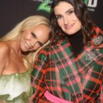 Kristin Chenoweth Instagram – I’m sorry, but I can’t stop posting about #Wicked20… 🫧🩷💚🫧

📸: @broadwaybruce_ @bruglikas 

Dress by @halpernstudio 
Shoes by @daccori_ 
Styled by @debswatson 
Glam by @brucewaynemua Gershwin Theater