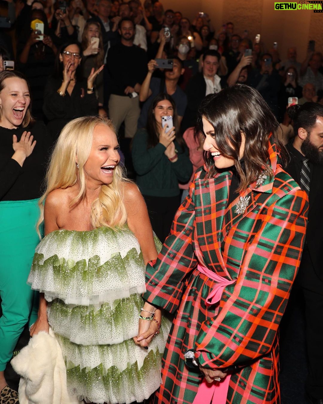 Kristin Chenoweth Instagram - It's good to see them, isn't it? 💚💖 @idinamenzel and @kchenoweth return to Oz in celebration of #WICKED20. 📸: @chadkrausphoto