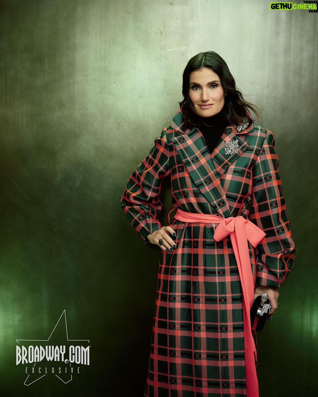Kristin Chenoweth Instagram - We couldn’t be happier to see these two together! Original Wicked stars Kristin Chenoweth and Idina Menzel hit the green carpet to celebrate the musical’s 20th anniversary at the Gershwin Theatre! 📸: Emilio Madrid for Broadway.com #wicked #wicked20 #broadway #musicaltheatre #musical #musicals #bway #theatrekid #glinda #elphaba #redcarpet #nyc #newyorkcity #redcarpetstyle Gershwin Theater