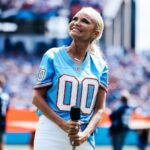 Kristin Chenoweth Instagram - SING IT! 🎤🇺🇸 Nissan Stadium