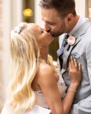 Kristin Chenoweth Instagram - My forever - 9.2.2023 👰‍♀️❤️🤵‍♂️

📸: @dalebenfield 

Glam: @jillcady_makeup & Bruce Wayne
Styled by: @debswatson 
Dresses: @pamellaroland 
Jewelry: @evafehren 
Shoes: @jimmychoo 
Wedding planner: @crystalfrasierweddings 
Flowers: @davidkimmeldesign
Rings: @rahaminovdiamonds @brucegweber @xivkarats