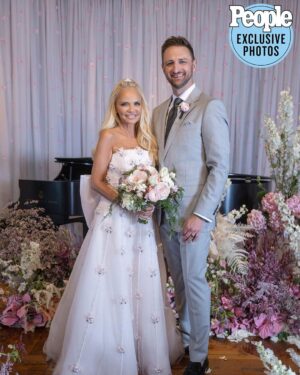 Kristin Chenoweth Instagram - Kristin Chenoweth is married! 💍 The Tony and Emmy award-winning actress and singer said “I do” to her musician husband Josh Bryant in a romantic wedding ceremony in Dallas, Texas earlier today.

“I have been a self-proclaimed bachelorette my whole life,” Chenoweth tells PEOPLE. “I was never going to get married. I even got engaged before and couldn't do it. Until I met Josh. Then I was like, ‘Why would I ever let this guy go?’ I’m so blessed.”

Read up on all of the exclusive details by tapping the link in our bio! | 📷 : @dalebenfield
