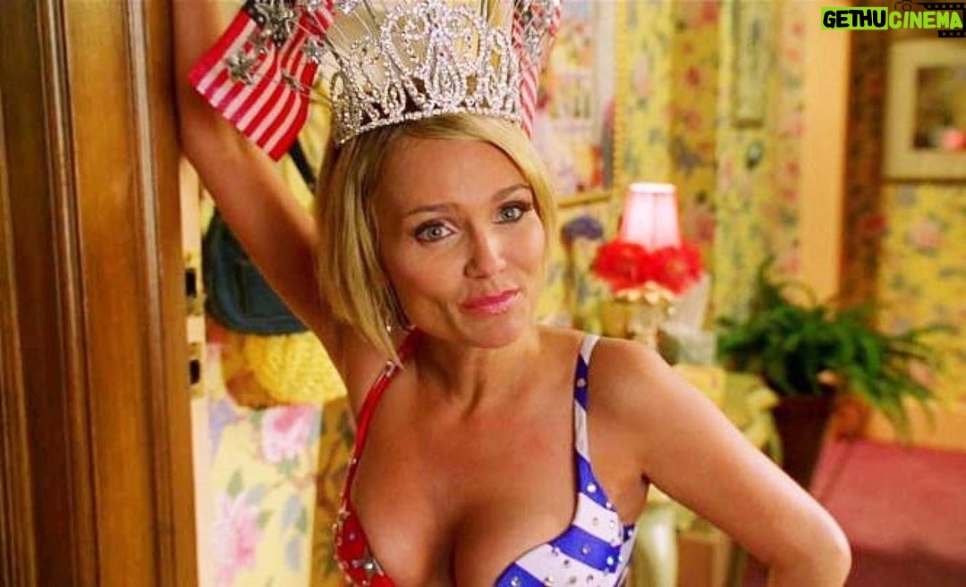 Kristin Chenoweth Instagram - Happy Birthday, USA!! Ready for the pool party ❤️🤍💙 #4thofjuly #fourthofjuly