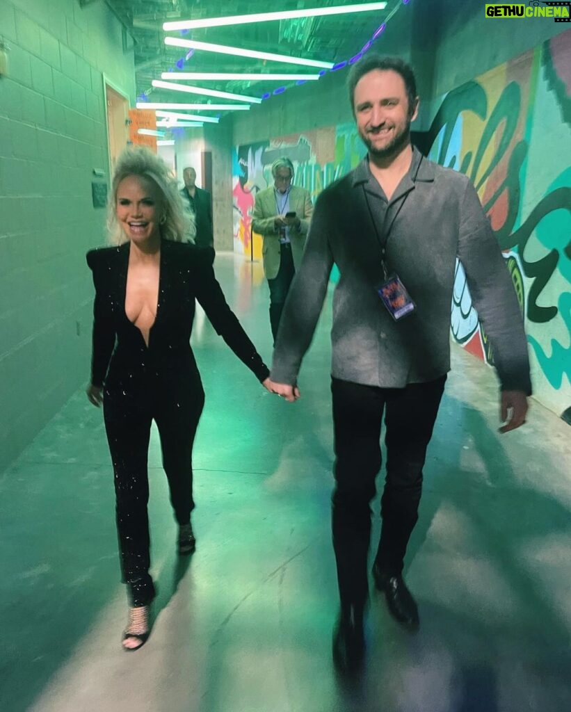 Kristin Chenoweth Instagram - Oh what a night in Oklahoma ❤️ thank you to @blakeshelton for having me among these fellow okies!! We raised almost $800k for the @countrymusichof! Oklahoma is all for the hall! Hair: @jgarrett_lemmons Makeup: @matwulff BOK Center