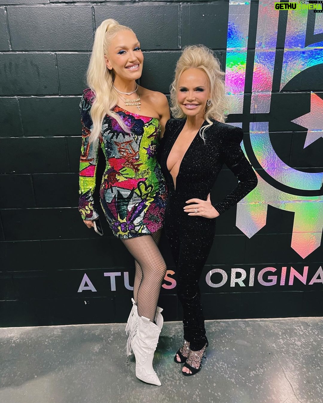 Kristin Chenoweth Instagram - Oh what a night in Oklahoma ❤️ thank you to @blakeshelton for having me among these fellow okies!! We raised almost $800k for the @countrymusichof! Oklahoma is all for the hall! Hair: @jgarrett_lemmons Makeup: @matwulff BOK Center