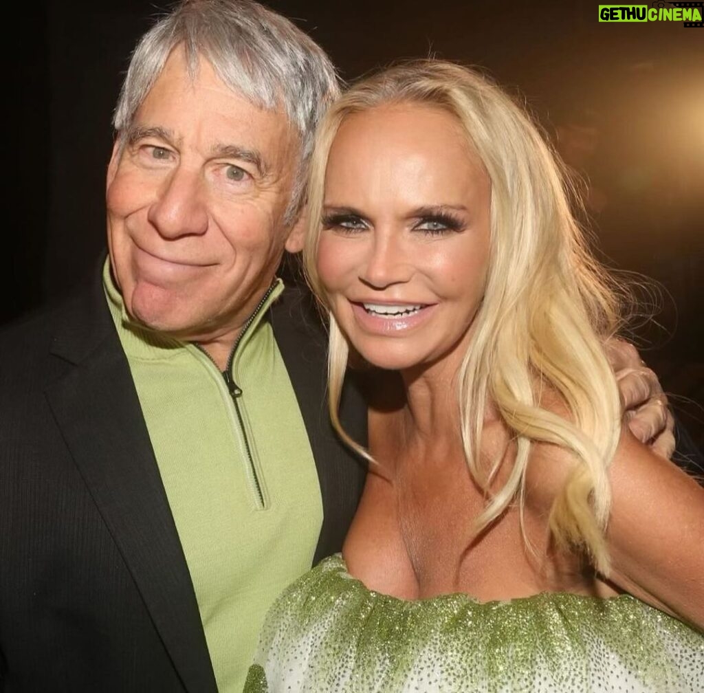 Kristin Chenoweth Instagram - Happiest of birthdays to the inimitable, uber-talented, outstanding Stephen Schwartz! There aren’t enough adjectives to describe just how incredible you are. Working with you never gets old and I love you dearly. Thankful for the magic we’ve made.. and excited for the magic to come with The #QueenOfVersailles!!💚✨🎈