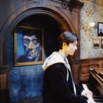Kwak Dong-yeon Instagram - 올드위키드송 개막했습니다. 끊임 없이 고민하고 이해하며 준비한 저의 스티븐과 올드위키드송을 관객분들이 맘껏 즐기고 느끼셨으면 좋겠습니다. 올드위키드송의 아름다운 문장들, 음악, 그리고 무대가 여러분의 겨울을 포근하게 감싸주길 기대하며, 극장에서 기다리고 있겠습니다. 📸 @instajiho #올드위키드송 #12월10일 ~ #2월19일 Yes24 Stage - 예스24스테이지