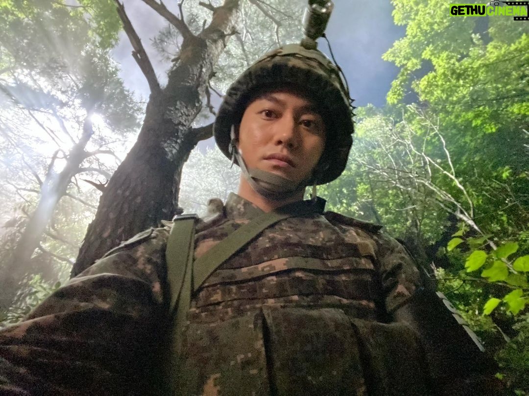 Kwak Dong-yeon Instagram - #육사오 개봉이 며칠 안남았다! 8월 24일 극장에서 만나자구! 배꼽 빠질테니 여분 챙겨가라구! (군인으로써 절도있고 멋진 모습 그런거 안나옴 주의) #645 #개봉은 #824