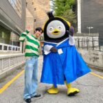 Kwak Dong-yeon Instagram - 펭하 👋🏻 @giantpengsoo 나 머리 되게 작게 나옴 🐧 대학로/혜화
