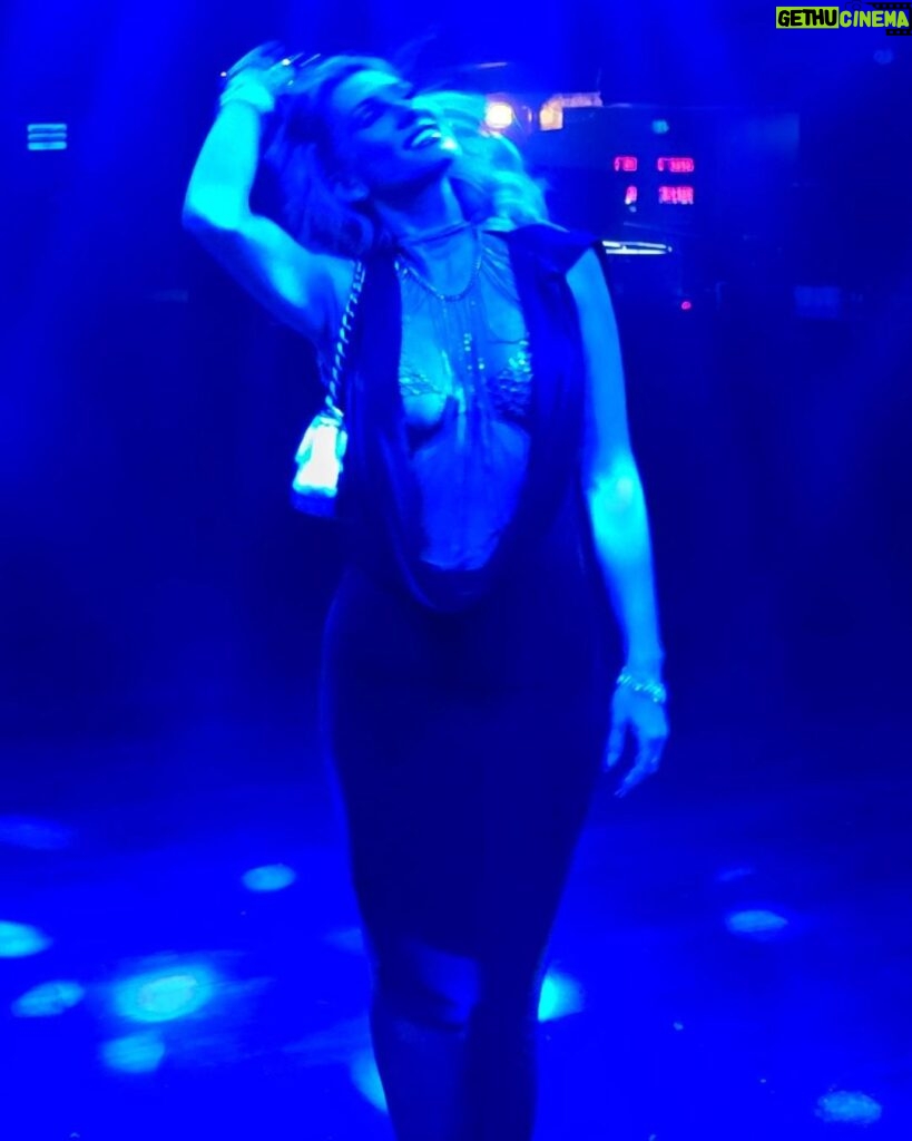 Lívia Andrade Instagram - Sexxxtou 👽😎🖤🤘 #miami #night M2 Miami