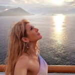 Lívia Andrade Instagram – O SOL sempre renasce mesmo diante da mais longa escuridão todos os dias, que a assim seja nossa Fé. Que tudo dê bom e de melhor seja renovado em cada um de nós. Uma feliz e abençoada Páscoa para você e sua família! 🙏🙌❤️🐰