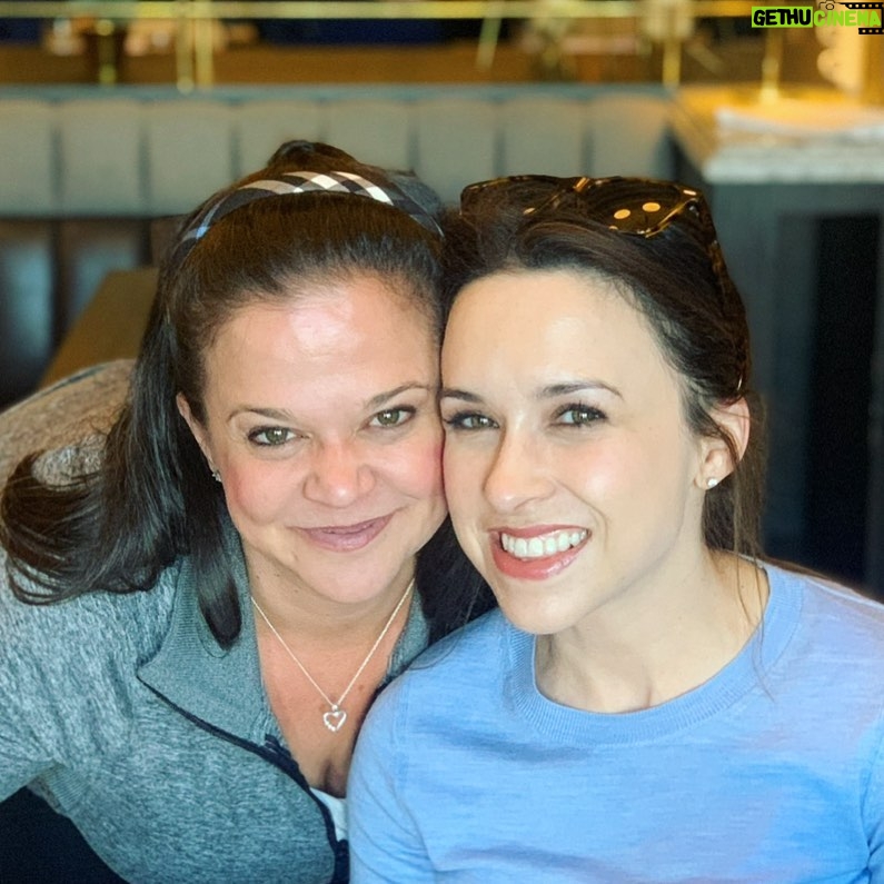 Lacey Chabert Instagram - Wishing my beautiful sister Crissy the happiest of birthdays!!!! Crissy has the biggest heart on the planet and I couldn’t love her more. Happy Birthday KeeKee!! 💕🎂🥂💕🎂🥂