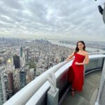 Lacey Chabert Instagram - I had the unique privilege of being allowed to step out onto the highest observation deck in the Western Hemisphere. Thank you @empirestatebldg for the amazing tour! Faced my fear of heights!