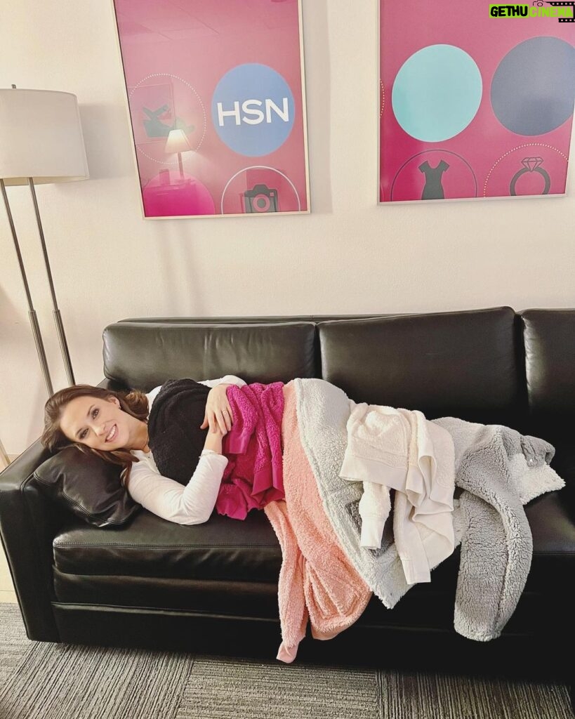 Lacey Chabert Instagram - Wearing Today’s Special 😂 Having so much fun at @hsn I just need a little nap ;) #todaysspecial #cozyclothes #stillhere #marathon #behindthescenes