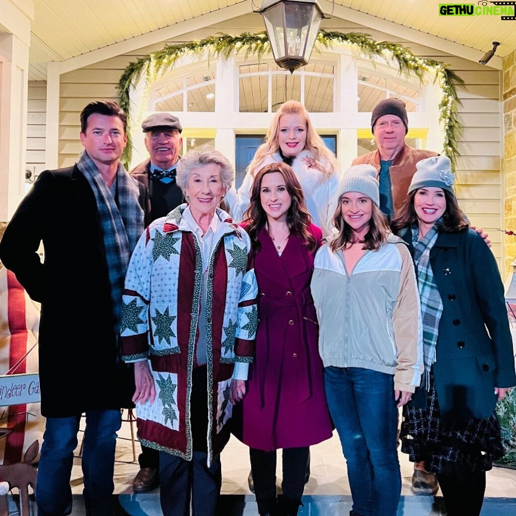 Lacey Chabert Instagram - I can’t wait for you to meet the neighbors of Evergreen Lane on November 26 in “Haul Out the Holly” @hallmarkchannel 🎄 You’ve never met an HOA like this one! We spent three weeks making this movie together and I already miss each one of these beautiful souls. @wesbrown225 @melissapeterman @elizahayesmaher @stephentobo #EllenTravolta #WalterPlatz @laurawardle directed by @maclainnelson #countdowntochristmas