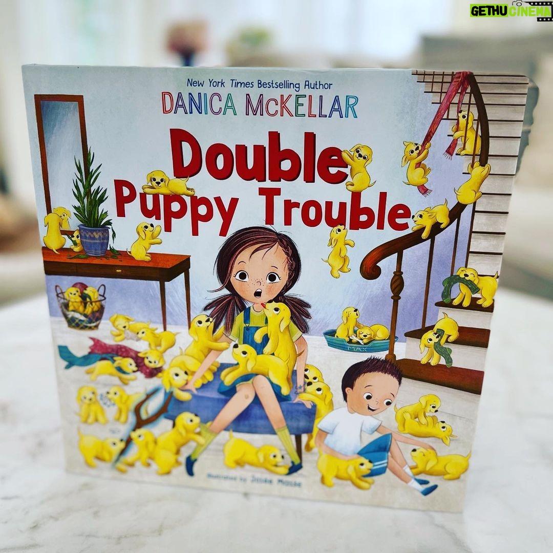 Lacey Chabert Instagram - This book is adorable! Julia loves it and I think your little ones will too. Congratulations @danicamckellar on your newest book! 🎉
