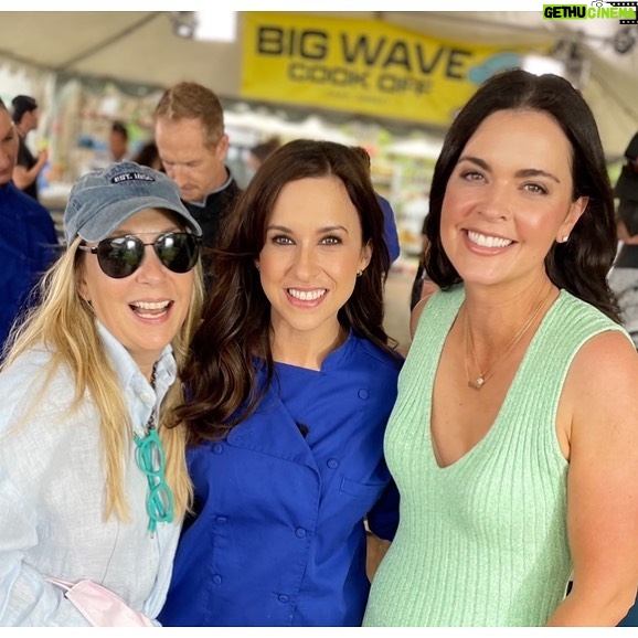 Lacey Chabert Instagram - It was a joy to work with these wonderful women on “Groundswell” this past month! Thank you @leemfriedlander and @katieleebiegel for all the memories made while filming. Looking forward to sharing the movie August 21 on @hallmarkmovie 🏝