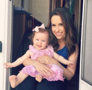 Lacey Chabert Instagram - I’m so blessed to be called mommy by this sweet, hilarious, sparkly-eyed little girl. 
Julia, you are the light of my life and the greatest gift 💕#mothersday  #throwbackphoto #loveyoubigasthesky #daughter