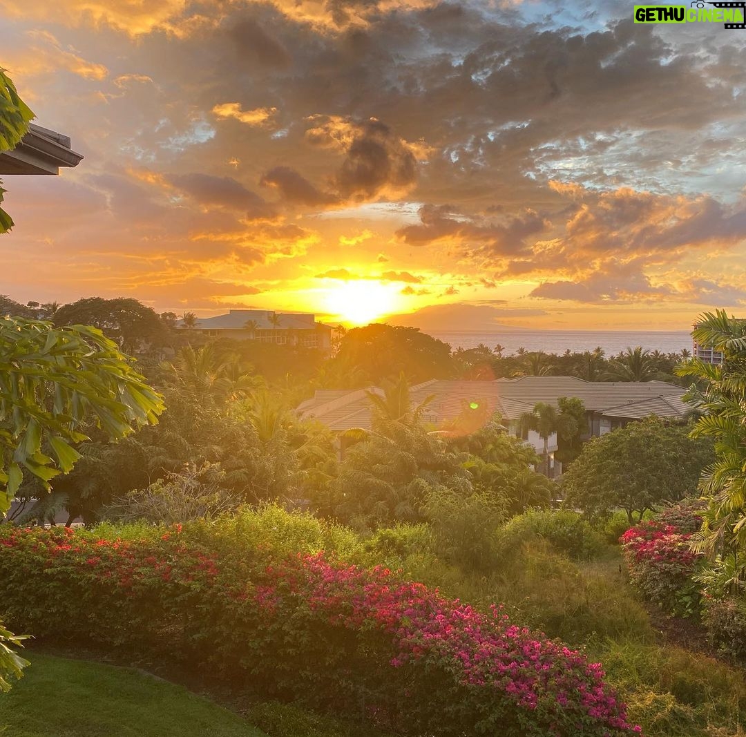 Lacey Chabert Instagram - We witnessed some of the most beautiful sunsets in Maui this week. So incredible! #vacation #familytime #hawaii
