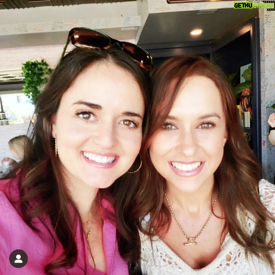 Lacey Chabert Instagram - This book is adorable! Julia loves it and I think your little ones will too. Congratulations @danicamckellar on your newest book! 🎉