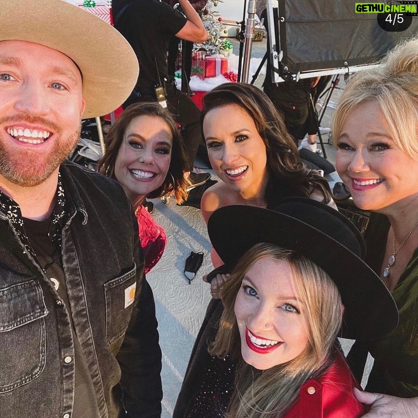 Lacey Chabert Instagram - It was so nice to see all of these wonderful people ❤️