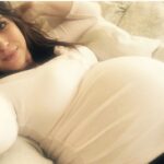 Lacey Chabert Instagram - 💕THROWBACK💕 On this day..5 years ago... I was just one night away from meeting my baby girl. I had no idea what my heart was in for. I thought I did, but there’s simply no way to explain the depth of my love for my little girl. I can’t believe she’s going to be 5 years old tomorrow. 💜 #throwback #memories #onesleepaway #havenotsleptsince *PS-that couch was my happy place those last couple of months. As were pasta and ice cream but I digress ;)