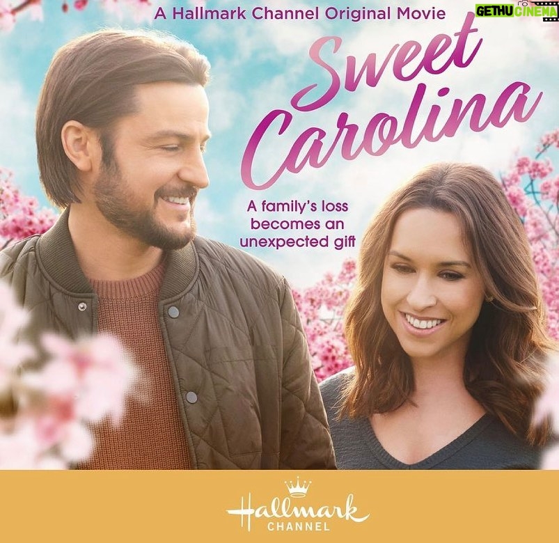 Lacey Chabert Instagram - Sweet Carolina starts on the East Coast in just ten minutes on @hallmarkchannel Come live tweet with us over on Twitter! Use the hashtag #SweetCarolina Hope you enjoy the movie! Thank you so much for the support đ¸