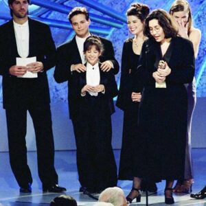 Lacey Chabert Instagram - Happy Birthday @iamscottwolf 🎉💜 🎂 🎉
Love you forever!

 #fbf #happybirthday #partyoffive #the90s