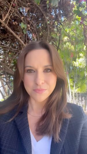 Lacey Chabert Instagram - WINNERS CHOSEN! Entries are now closed. Thank you! 
*US entries only*
Holiday Giveaway! 🎄❤️ I want to spread some holiday cheer! Simply tag a friend or family below and this weekend I’ll be randomly selecting ten winners total. Five of you and the person you’ve tagged in the comments below will both receive a $500 gift card. You’ll be contacted by direct message to let you know you’ve won and we’ll get the gift card to you! Happy holidays everyone!!❤️
For now I can only offer this to US entries, I will figure out how to do an international one soon!