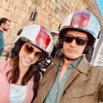 Lacey Chabert Instagram - Not so sure about the wigs on this production… #TheDancingDetective @thereallacey @hallmarkmovie #malta 🕺🏻🕵🏻‍♀️ 🎬🇲🇹 Valletta, Malta