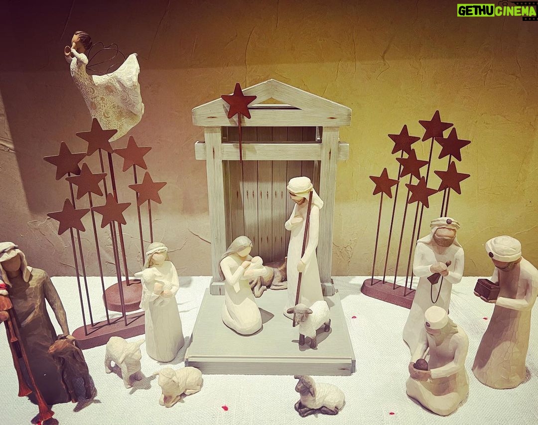 Lacey Chabert Instagram - Merry Christmas! This is mom’s nativity scene that she’s had forever. I love it. I’m so thankful for the hope, promise and peace that the birth of Jesus brings to my life every day 🙏🏻 I hope you’re having a wonderful day filled with blessings 🤍 #christmasday