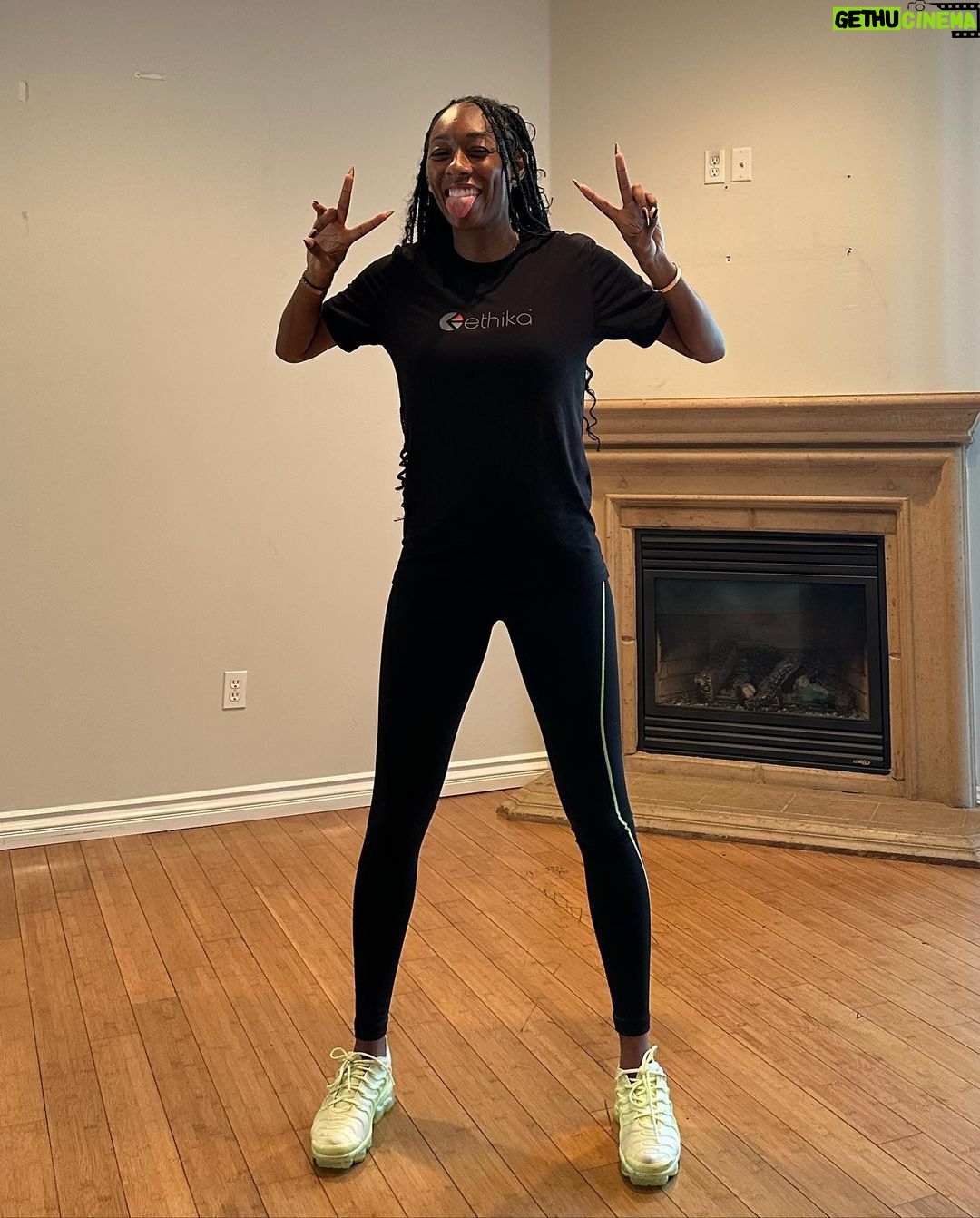 Lala Milan Instagram - Soooo I just did a thing.. I MOVED!! And I learned a few things: -I was too comfortable in my lil apartmentđ©đ© -Iâm a low key hoarder -Because of @pieceofcakemoving I will never pack nor unload my own stuff again! -I needed a FRESH START.. Now I need yâall help!! Who got the cutest AFFORDABLE home decor?? TAG EM bc Itâs time to go SHOPPINGGGGđâš Thanks again @pieceofcakemoving fr frâ I couldnât have done this move that easy without yâall đ° Sherman Oaks