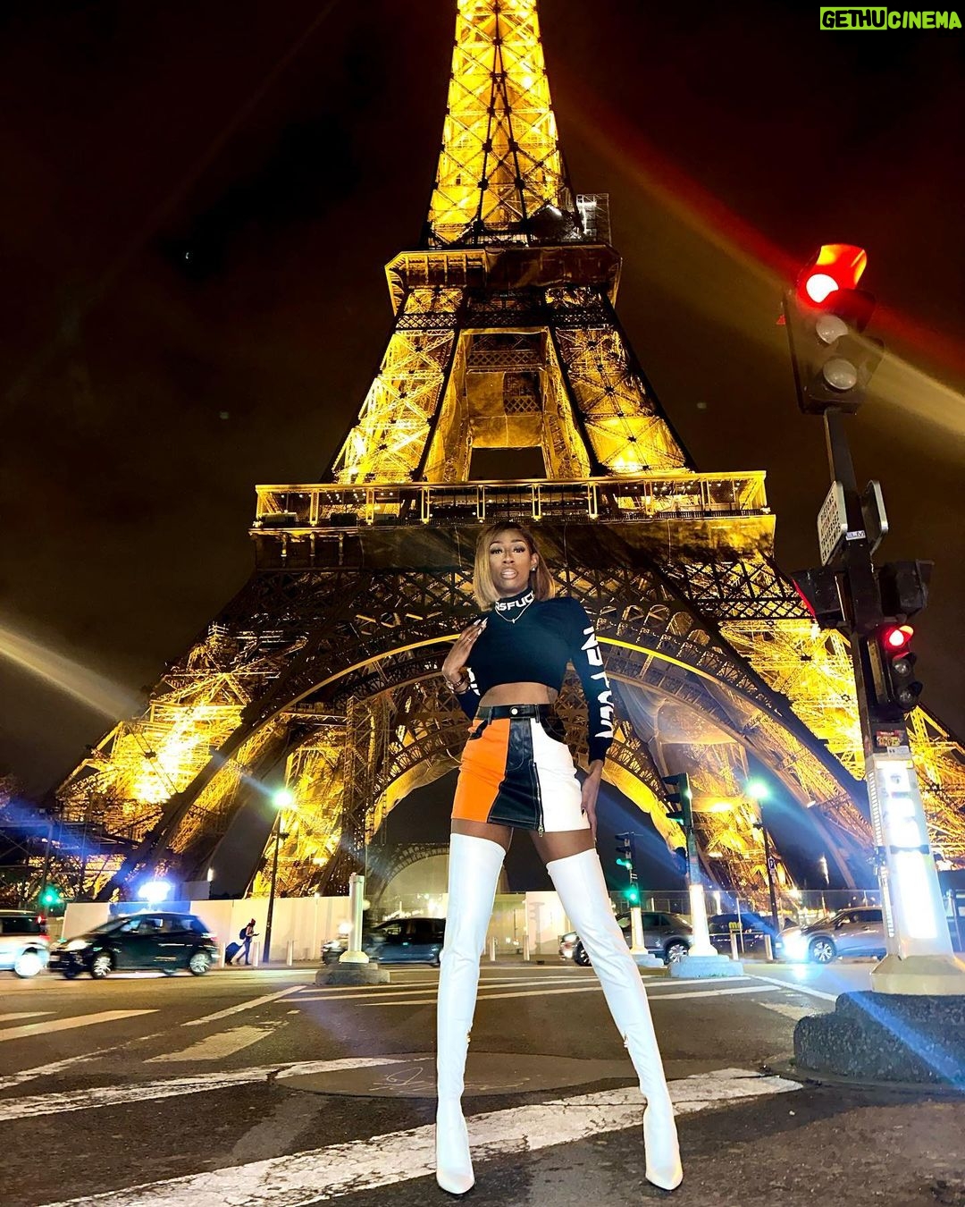 Lala Milan Instagram - La langue embrasse mon trou du cul 🇫🇷 #LaLasWorldTour Eiffel Tower, Paris France