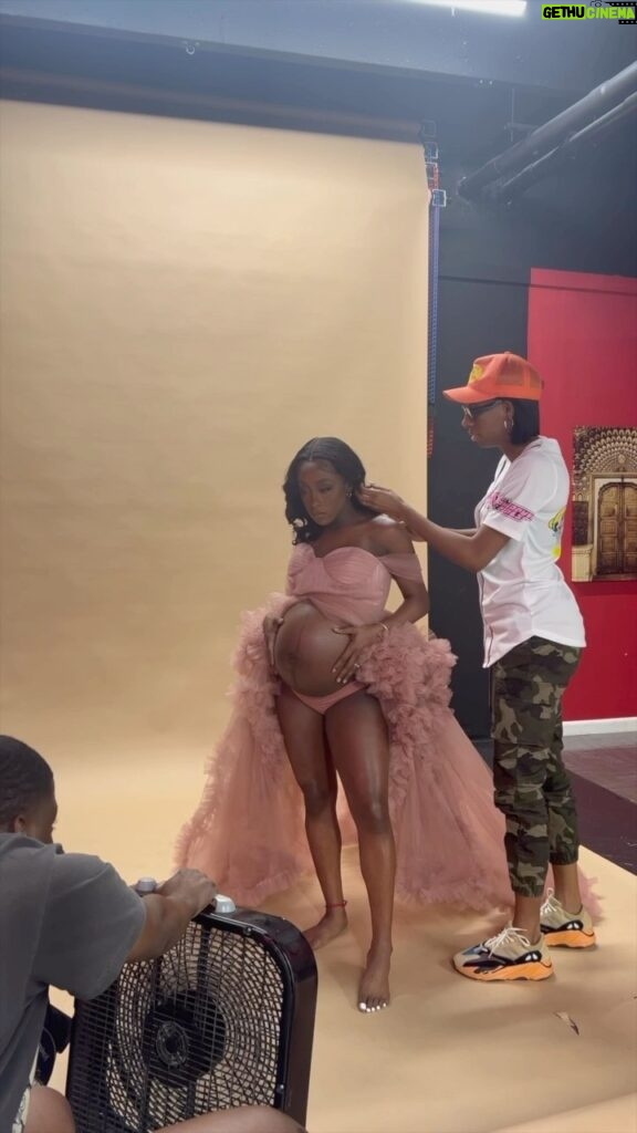 Lala Milan Instagram - Adding Creative Director to my resume!! 📝 Would y’all let me do your maternity shoot? 👀 (PICTURES AT THE END) My Muse: @niyaaah.pooh In My Bag
