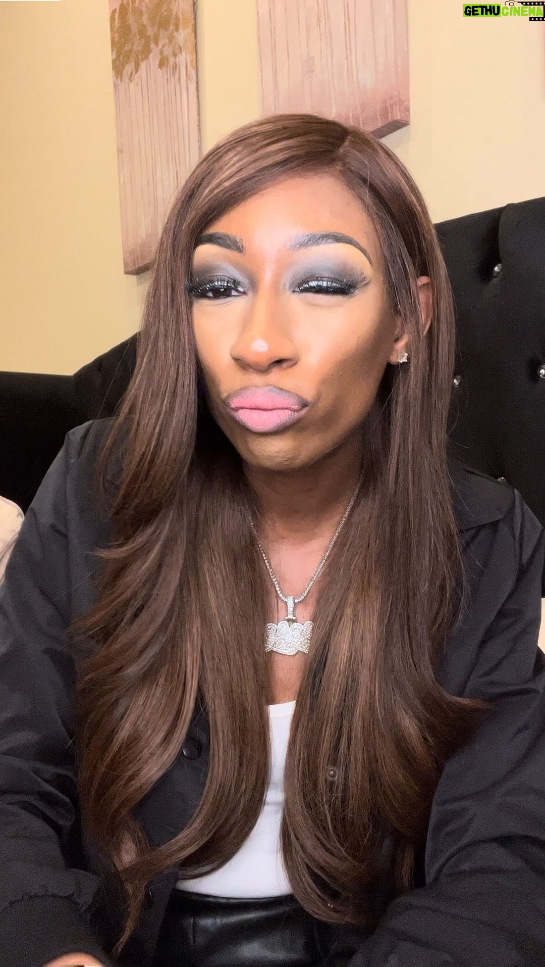 Lala Milan Instagram - STORYTIME: Chileeee.. A London boy had me in a frenzy😫 Yeah.. its ghetto out here😩 Ngl, I’m still having a ball though🤷🏾♀️😂 — LINK FOR HAIR IN BIO
