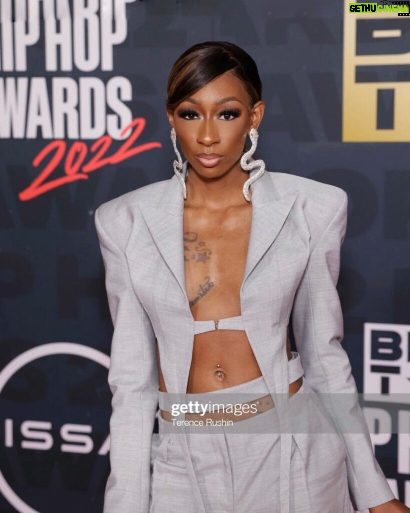 Lala Milan Instagram - So this dude asked me for my number on the carpet & I gave it to him.. When he called, it said “My Soulmate”.. I blocked him, not today Satan 🙏🏾 BET Hip hop Awards